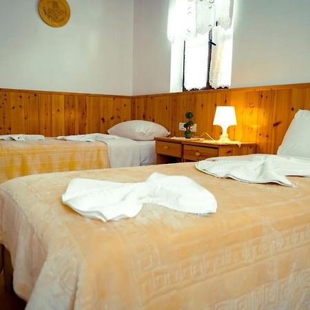 Gjirokastër Hotel Domino מראה חיצוני תמונה