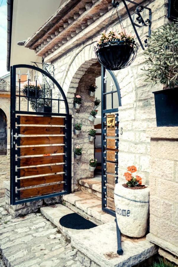 Gjirokastër Hotel Domino מראה חיצוני תמונה