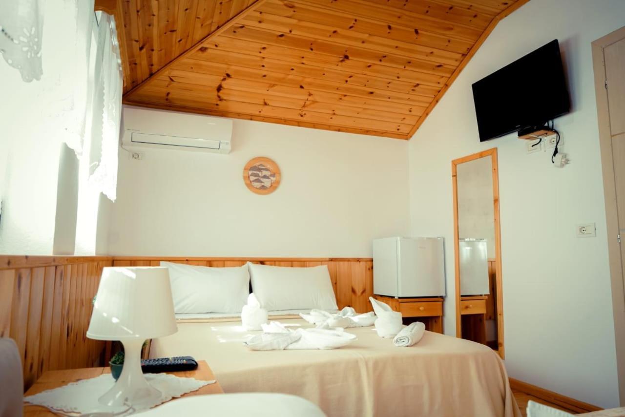 Gjirokastër Hotel Domino מראה חיצוני תמונה