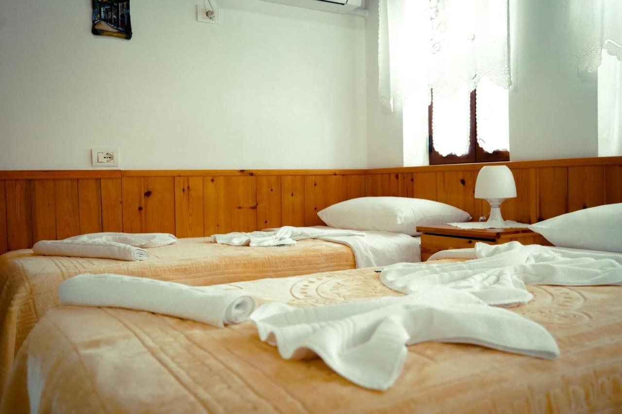 Gjirokastër Hotel Domino מראה חיצוני תמונה